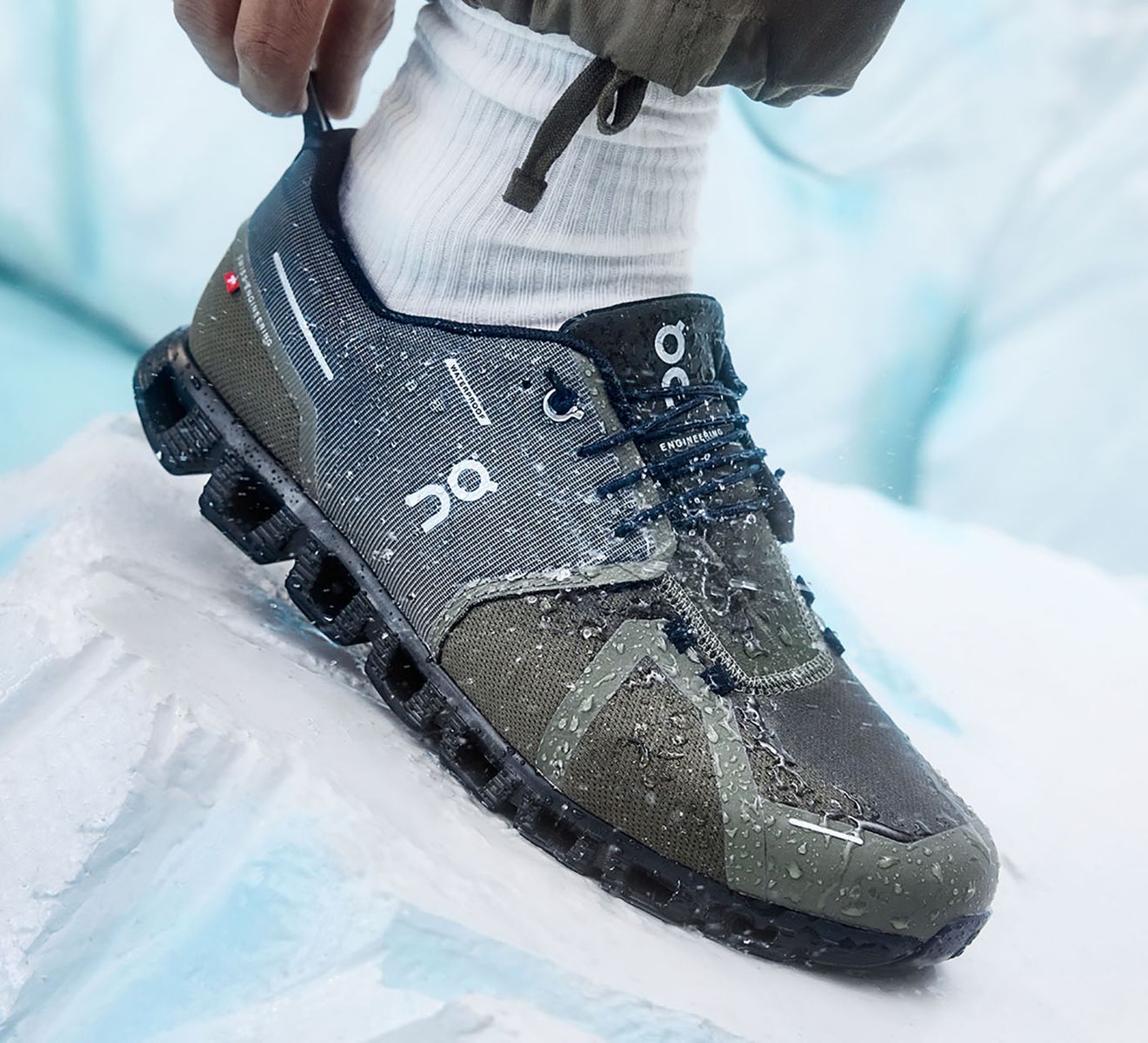 On shoes cloud waterproof hot sale
