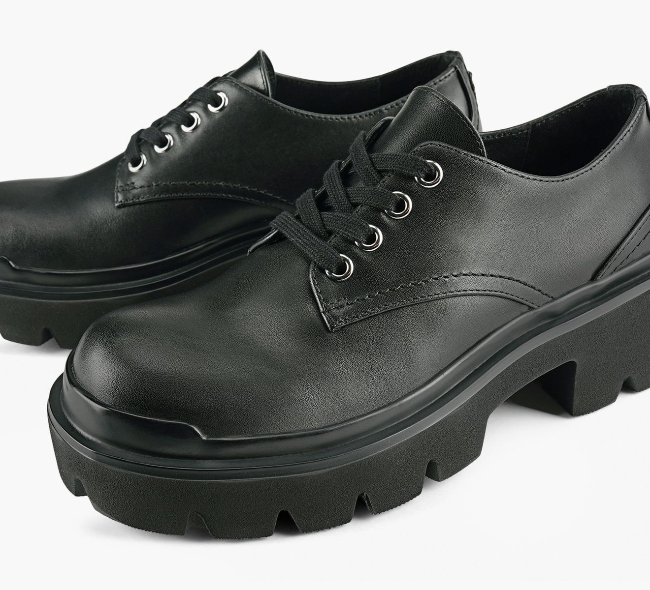 BLAIR LACE UP