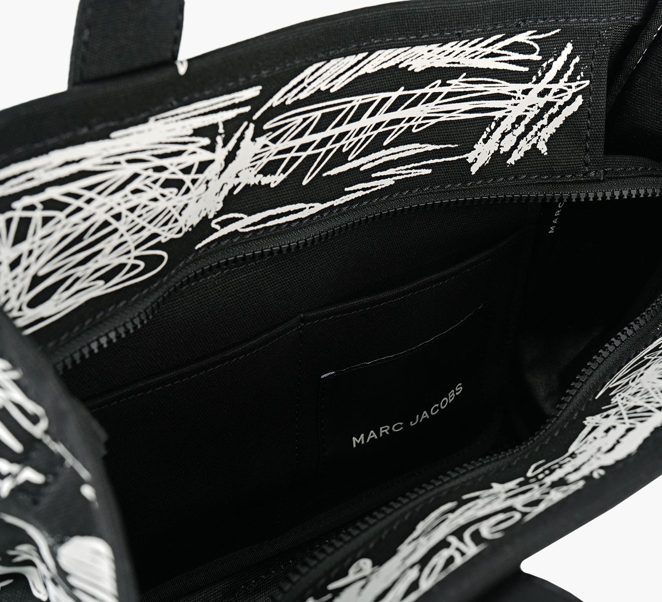 THE MEDIUM TOTE