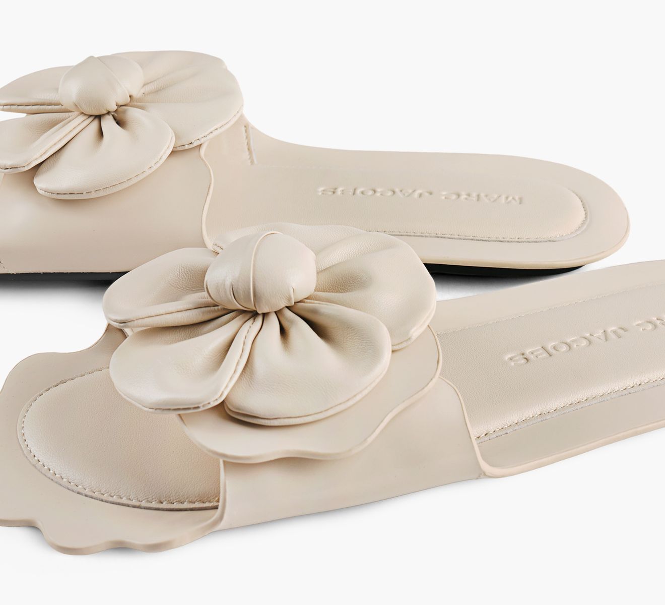 THE DAISY SANDAL