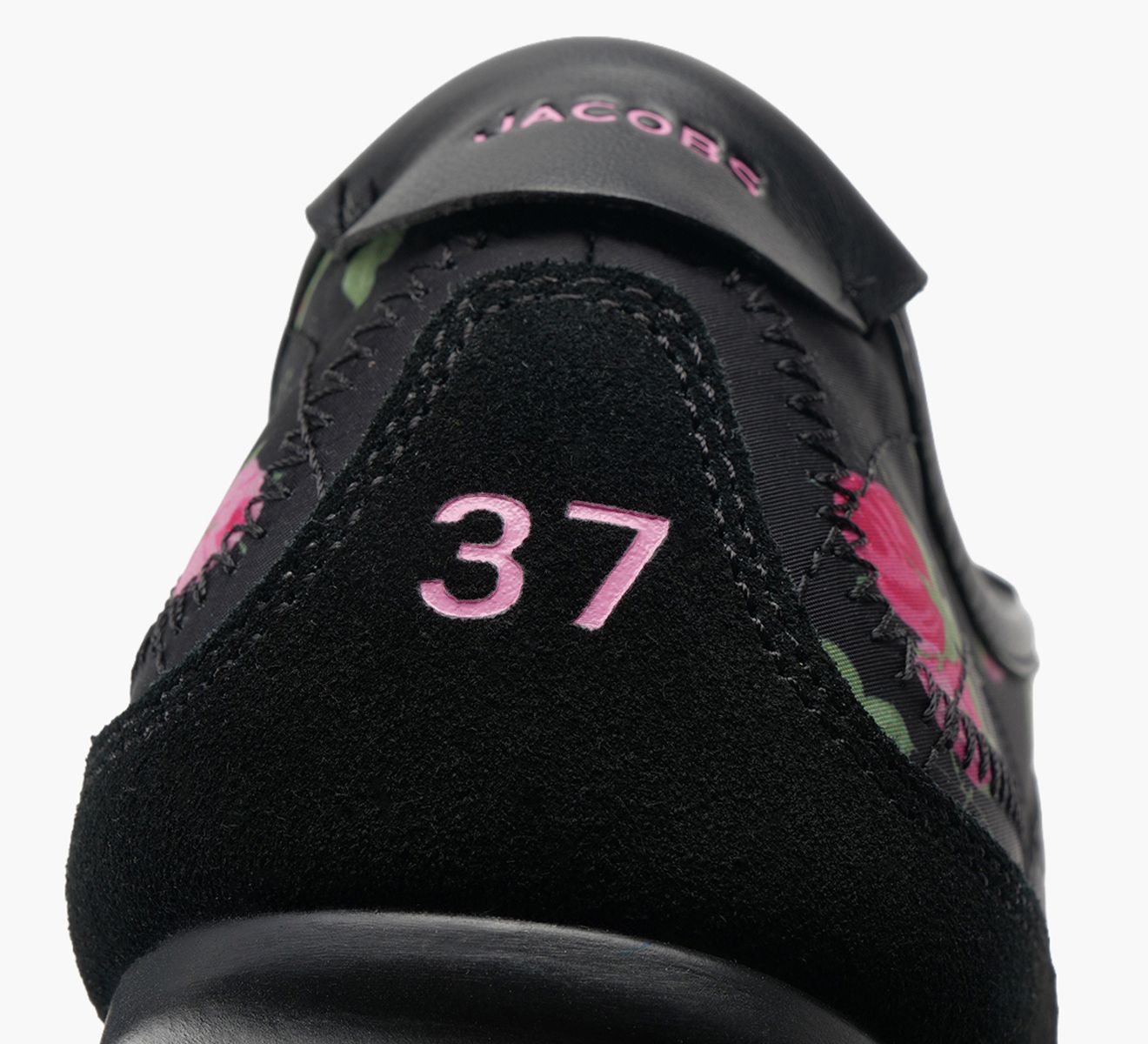THE 400 BLEECKER RUNNER