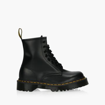 Bata scarpe dr martens on sale