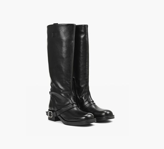 Girls in tall boots online