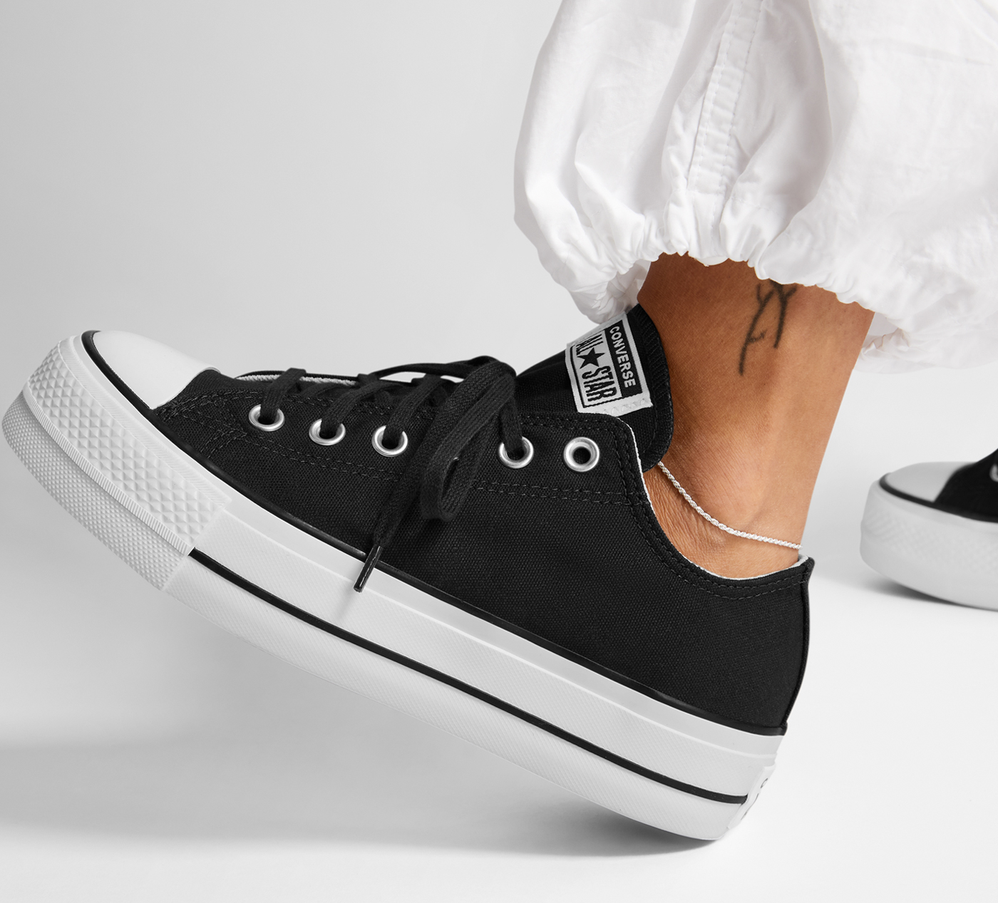 CHUCK TAYLOR ALL STAR LIFT LOW TOP