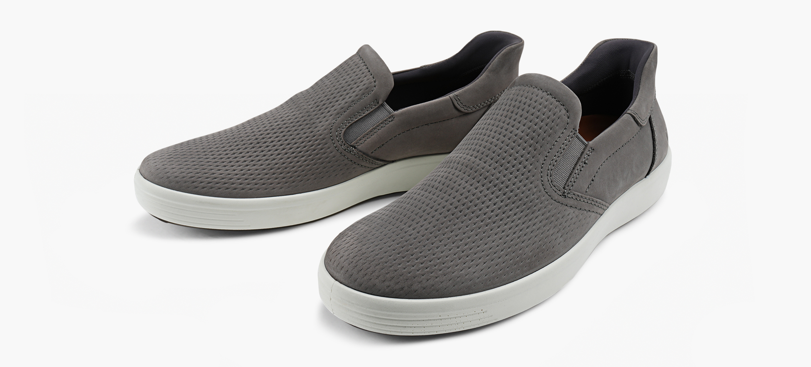 SOFT 7 M SLIP ON