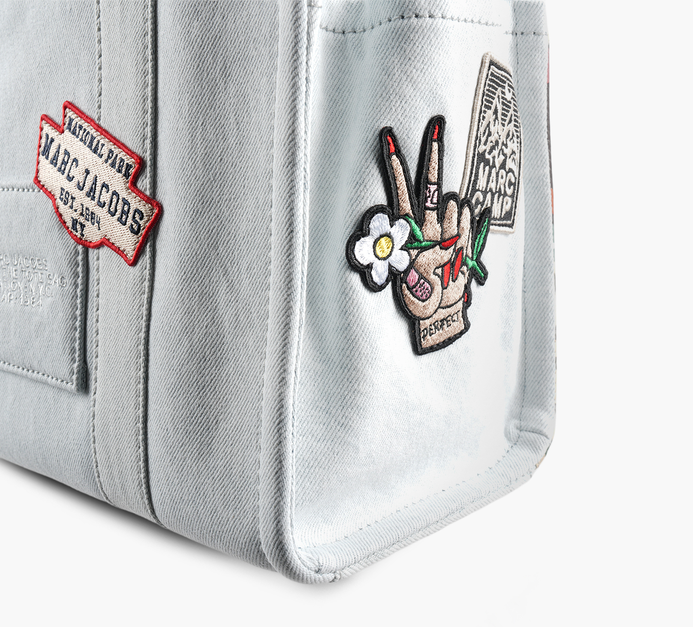 THE MEDIUM TOTE