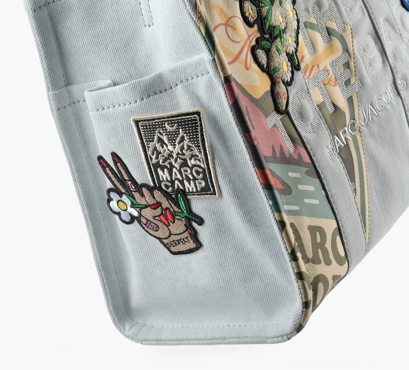THE MEDIUM TOTE